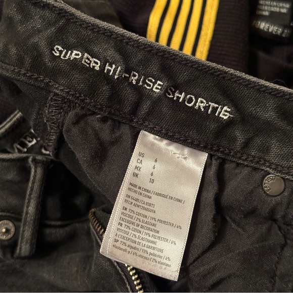 American Eagle  Super Hi Rise Shortie Shorts US 6 - Picture 2 of 6